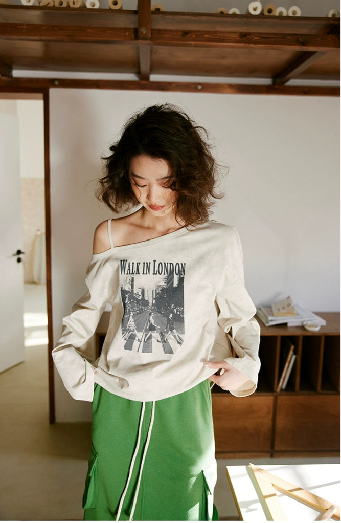 Printed Off Shoulder T-Shirt / プリントオフショルダーTシャツ