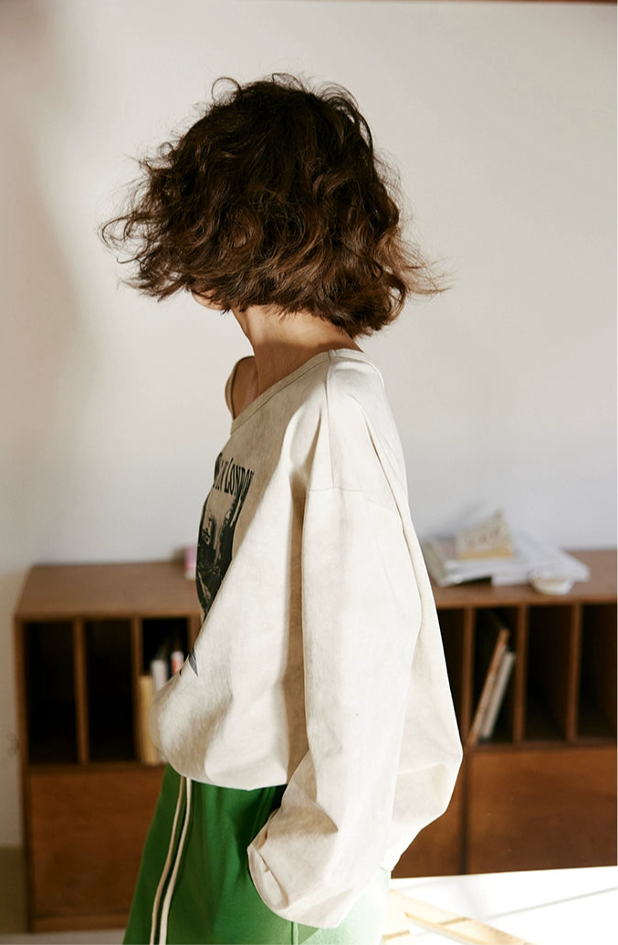 Printed Off Shoulder T-Shirt / プリントオフショルダーTシャツ