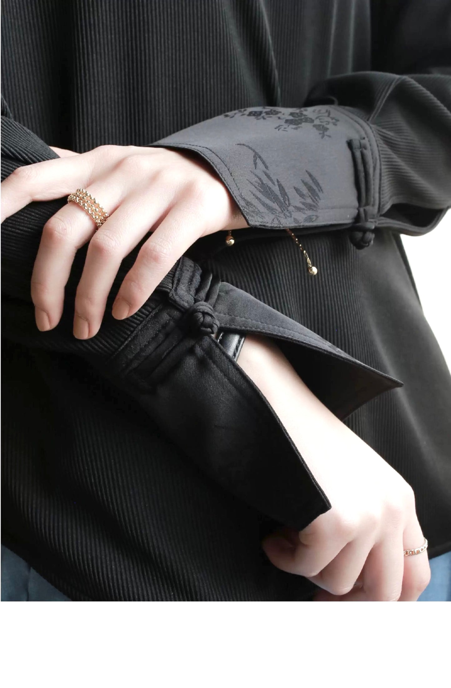 Minimal Pleats Cuff Top